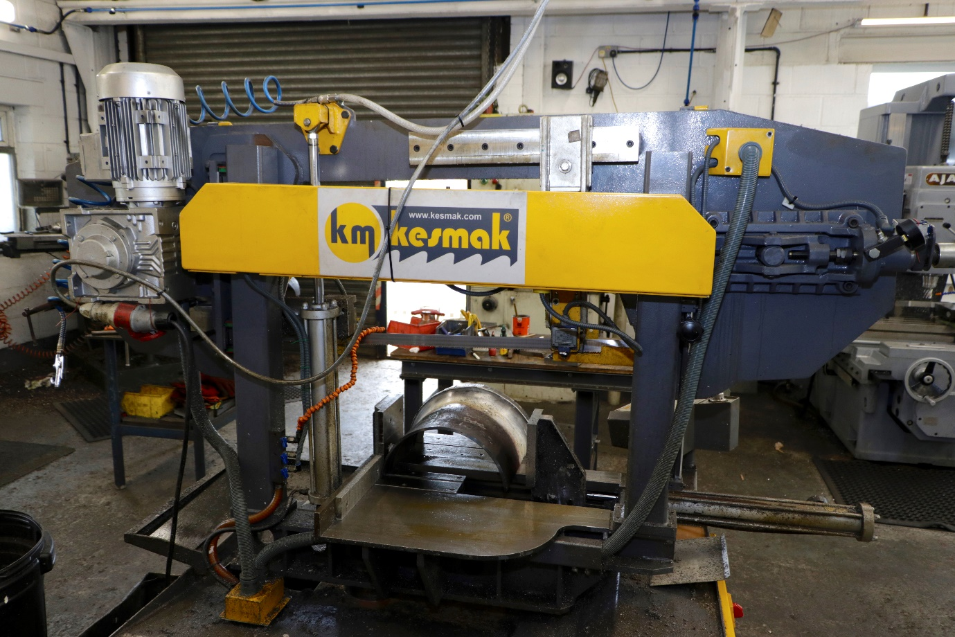 ASAMS horizontal saw capable of cutting larger items